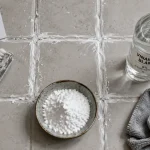 Blanchir les joints salle de bain avec bicarbonate et vinaigre