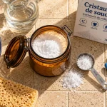 À quoi sert les cristaux de soude : dégraisser et détacher, cristaux et eau tiède